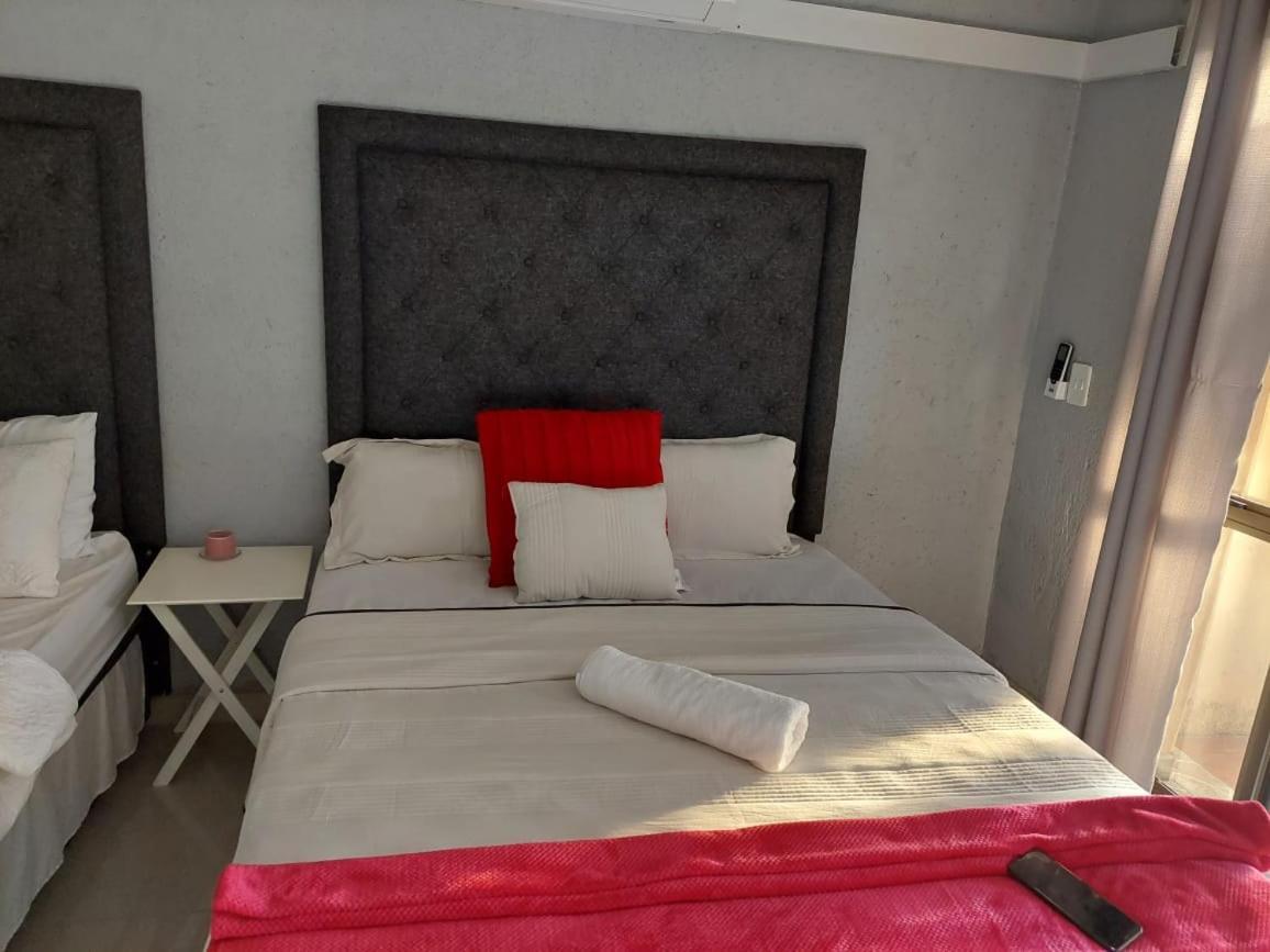 Nsuku Bed And Breakfast Thulamahashi Ngoại thất bức ảnh