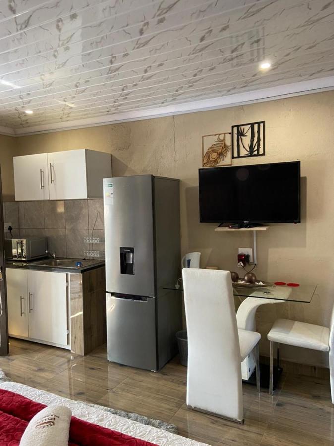 Nsuku Bed And Breakfast Thulamahashi Ngoại thất bức ảnh
