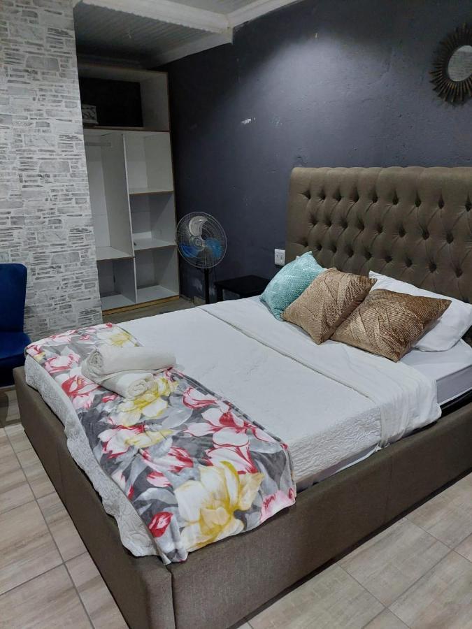 Nsuku Bed And Breakfast Thulamahashi Ngoại thất bức ảnh